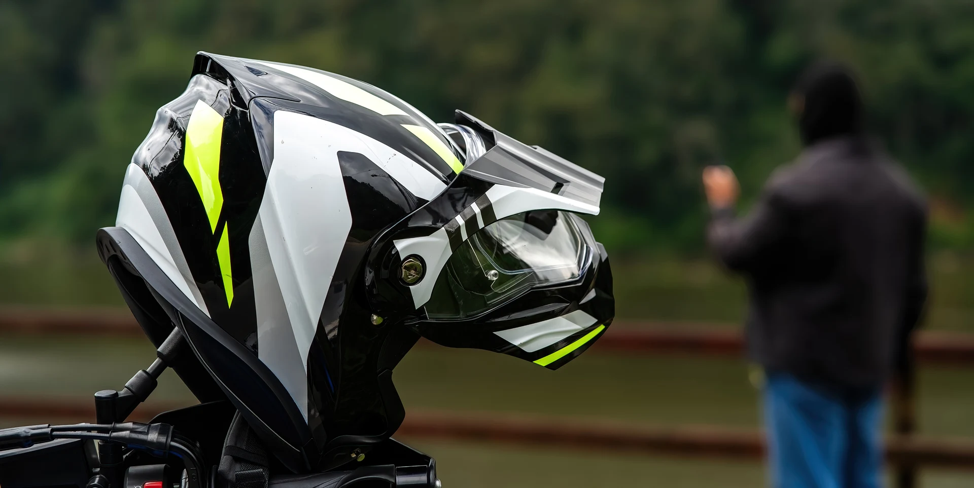 Motorcycle Helmet Buying Guide image